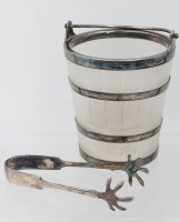 Auktion 361<br>Eisbehälter, älter mit Zange und Einsatz, EPNS, ca. H-15cm D-12,5cm