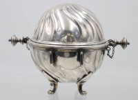 Auktion 361<br>Kaviarschale auf 4 Füssen (1x leicht eingedrückt), 800er Silber, ca. 820gr., ohne Glaseinsatz, ca. H-15cm D-14cm
