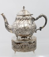 Auktion 361<br>Teekanne auf Stövchen, C.Widmann, 835er Silber, zus. ca. 820gr., Kanne H-14,5cm (1x Isolator fehlt), Stövchen ca. H-6,5cm D-12cm