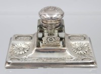 Auktion 361<br>schönes Jugendstil-Tintenfasshalter, versilbert, floral reliefiert, ca. H-6,5cm B-12,5cm