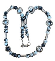Auktion 361<br>Halsband, weiss-schwarze Perlchen, Zwischenglieder wohl versilbert, L-44 cm
