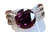 Auktion 361<br>Silberring-925- lila Centerstein, umringt von klaren Steinen, RG 54, 6 gr.
