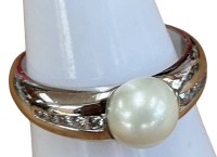 Auktion 361<br>Silberring-925- mit Halbperle und klaren Steinen, RG 56, 6 gr.