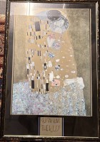 Auktion 361<br>Gustav Klimt "Der Kuss", grosser Kunstdruck, ger/Glas,  RG  95x85 cm (Sperrgut)