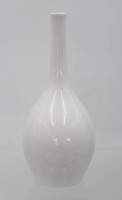 Auktion 361<br>Flaschenvase, KPM Berlin, Entw. Theodor Schmuz-Baudiß, Weißporzellan, H-21,5cm