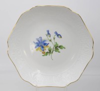 Auktion 361<br>Schale, Meissen Schwertermarke, Blumenbemalung, Schale reliefiert, 1. Wahl, H-6cm D-25cm