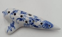 Auktion 361<br>Okarina , Zwiebelmusterdekor,  L-20 cm, (japanische Flöte)
