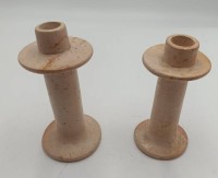 Auktion 361<br>zwei Speckstein-Kerzenleuchter, H-15 und 16 cm