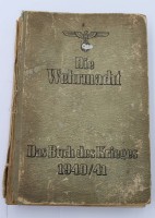 Auktion 361<br>2x Literatur aus der Zeit des 3. Reiches, Die Wehrmacht und Das Buch unbekannte Soldat, je in schlechter Erhaltung