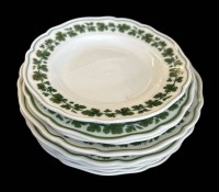 Auktion 361<br>8x  div. Teller "Meissen" Weinlaub, 4x 1.Wahl, 4x 2.Wahl, 3 verschiedene Grössen, 4x 18 cm, 2x 15 cm, 1x 14,5 cm