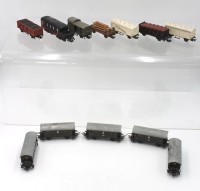Auktion 361<br>12x div. Waggons, meist Mäklin, H0, 5x Metall mit Kabel verbunden