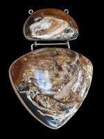 Auktion 361<br>übergrosser Kettenanhänger, wohl türkischer Achat mit Silbermontur, ca. 10x7 cm, 99,2 gr.