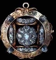 Auktion 361<br>Brosche bzw. Anhänger, Gold-585 , klare Steine (helle Saphire?), D-3,5 cm, 13,4 gr