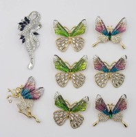 Auktion 361<br>8x Modeschmuck-Broschen, meist Schmetterlinge, ca. 7 x 10cm