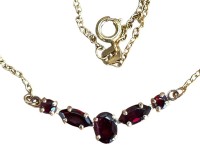 Auktion 361<br>Granat Collier, Gold um 250/1000. sogenanntes Normgold, L-42 cm, 2,9 gr