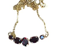 Auktion 361<br>Granat Collier, Gold um 250/1000. sogenanntes Normgold, L-42 cm, 2,5 gr