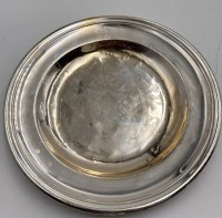 Auktion 361<br>massiver versilberter Teller "Christofle" beschriftet "Hotel  Kaiserhof", D-27 cm