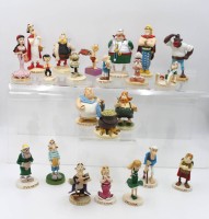 Auktion 361<br>22x div. Asterix &amp; Obelix Figuren, Plastoy, 1x an Hand beschädigt und der Legionär am Fuss gebrochen, Größte H-15,5cm