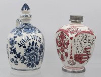 Auktion 368 / Los 9005 <br>2x Apotheker-Gef&auml;sse nach antiken Vorbildern, Ulmer Keramik und Spanien, ca. H-21cm,