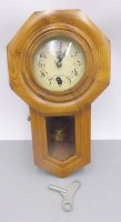 Auktion 361<br>kl. Wanduhr in Holzgehäuse "KKK" Westminster, Werk nicht geprüft, 32x18 cm