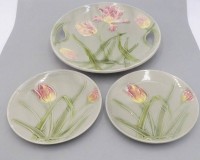 Auktion 361<br>Majolika Kuchenplatte mit 2 Mittelteller,  D-28 und 19 cm