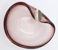 Auktion 361<br>Kunstglas-Ascher, 70er Jahre, Ablage aus Silber, H-5cm B-14cm