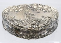 Auktion 361<br>Schmuckkästchen, reliefiert, Altersspuren, ca. H-4,5cm B-15,5cm