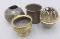 Auktion 361<br>4x div. Asiatika, Tiegel, Schelle etc. Messing/Bronze, Altersspuren, max. H-ca. 6 cm