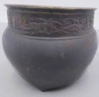 Auktion 361<br>alter, kleiner Topf, wohl Bronze, China, Rand beschädigt, H-8 cm, D10 cm