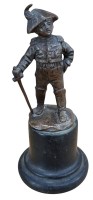 Auktion 361<br>unleserl. signierte kl. Bronze "Der kleine Krieger" Marmorsockel bestossen, H-gesamt 11 cm