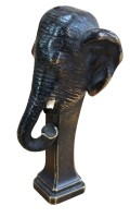 Auktion 361<br>Bronze-Petschaft, Elefantenkopf, H-10  cm