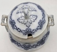 Auktion 361 / Los 9059 <br>kl. Deckelterrine "Villeroy&amp;Boch" Mettlach, Decor Lucia, Altersspuren,  H-18 cm, D-19 cm