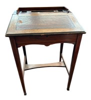 Auktion 361 / Los 14032 <br>kl. Schreibpult mit Klappe auf Rollen, Gebrauchsspuren, H-79 cm, 47x52 cm