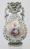 Auktion 361 / Los 15532 <br>Eine kleine Nippon -Vase Japan , grün mit foralem -Dekor .