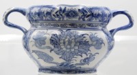 Auktion 361 / Los 15535 <br>Chinesische Henkelvase Blau -Weiss 