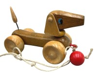 Auktion 361 / Los 12068 <br>Holz-Nachtzeh-Wackel-Dackel, H-11 cm, L-19 cm