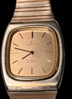 Auktion 362 / Los 2003 <br>Quartz HAU "Omega" Constellation, Stahl/Gold, 3,5x3,2 cm, orig. Band, leichte Tragespuren, Ref,Nr. 1351