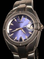Auktion 362 / Los 2006 <br>Quartz HAU "Seiko" Perpentual Calendar Titanium,  blaues Ziffernblatt, orig. Band, gut erhalten, Werk nicht geprüft, D-3,8 cm