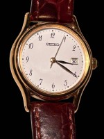 Auktion 362 / Los 2012 <br>Quartz DAU "Seiko" mit Krokoband, sehr guter Zustand. Werk nicht geprüft
