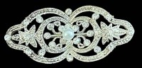 Auktion 362 / Los 1009 <br>versilb. Brosche mit Perle und klaren Steinen, B-5,5 cm