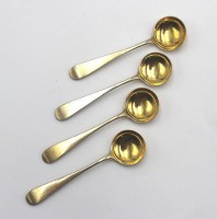 Auktion 362 / Los 11045 <br>4x kl. Gewürzlöffel, versilbert und teilw. vergoldet, ca. L-8cm