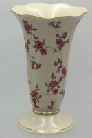 Auktion 362<br>Vase auf Stand "Hertel-Jacob" BaVARIA, Blütendekor, H-20 cm, D-12 cm