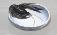 Los 8014 <br>Schale mit plastischem Hummer, Royal Copenhagen, polychrome Unterglasurmalerei, Entw. Erik Nielsen, Modellnr. 3277, D-16cm