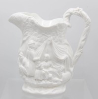 Auktion 362<br>reliefierter Krug, Samuel Alcock, Staffordshire. reliefierte Dorfszene, H-14,5cm