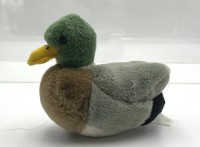 Auktion 372<br>Stoffente, ungemarkt, H-14 cm,. L-16 cm, verblasste Fahne