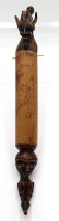 Los 15004 <br>Beh&auml;lter f&uuml;r eine Sutra-Rolle, Ozeanien, um 1920, fein geometrisch beschnitzt, Reste alter Farbfassung, beide Abschl&uuml;sse in Form vollplastischer Figuren, leicht verblichen, nicht komplett, ca. L- 60cm