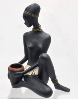 Auktion 362 / Los 15008 <br>sitzende Afrikanerin, wohl Stuck, 50-er Jahre, H-24 cm
