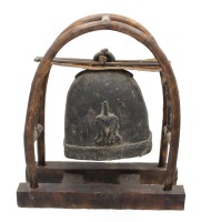 Auktion 362 / Los 15508 <br>Elefantenglocke in Halter, älter, Thailand, ca. H-26cm B-23cm