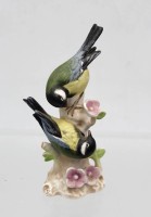 Auktion 362 / Los 9025 <br>Vogelgruppe, Goebel, bemalt, Meisen, ca. H-12,5cm