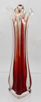 Auktion 367 / Los 10018 <br>Fingervase, wohl Murano, rot/klar, ca. H-23cm
